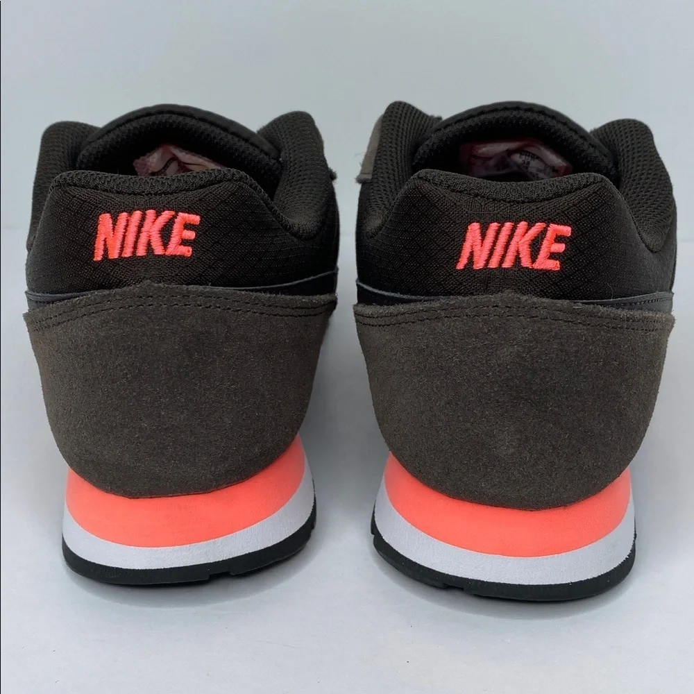Women’s Nike MD Runner 2 size 7 (749869 228)